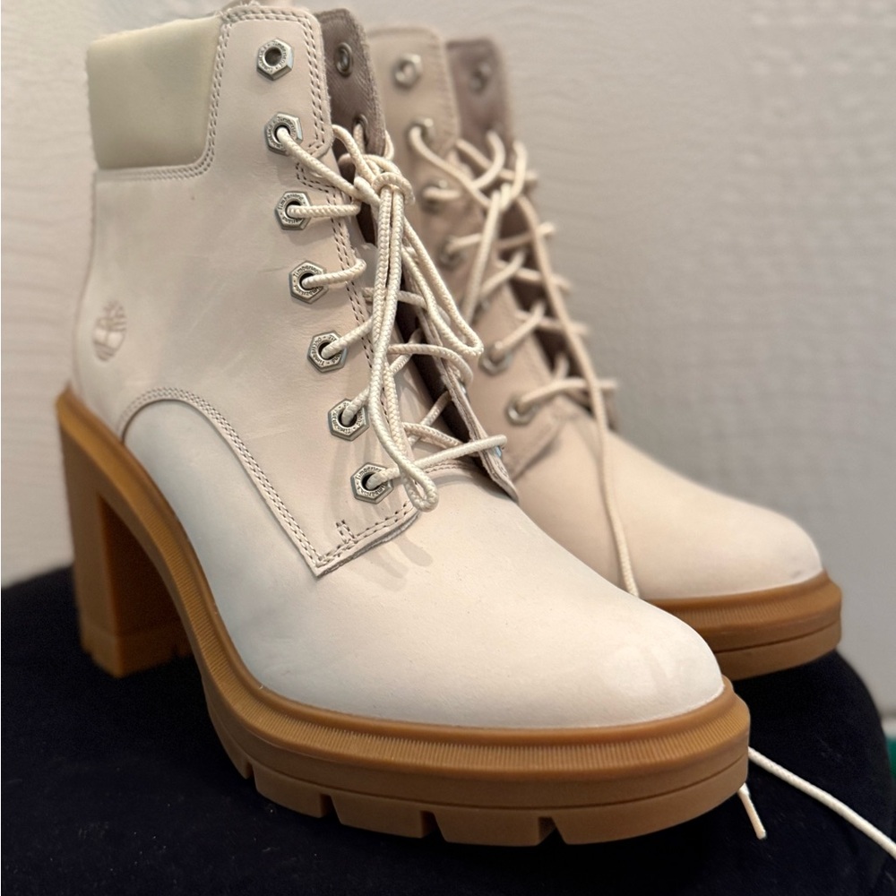 Timberland Women's White and Tan Heeled Boots